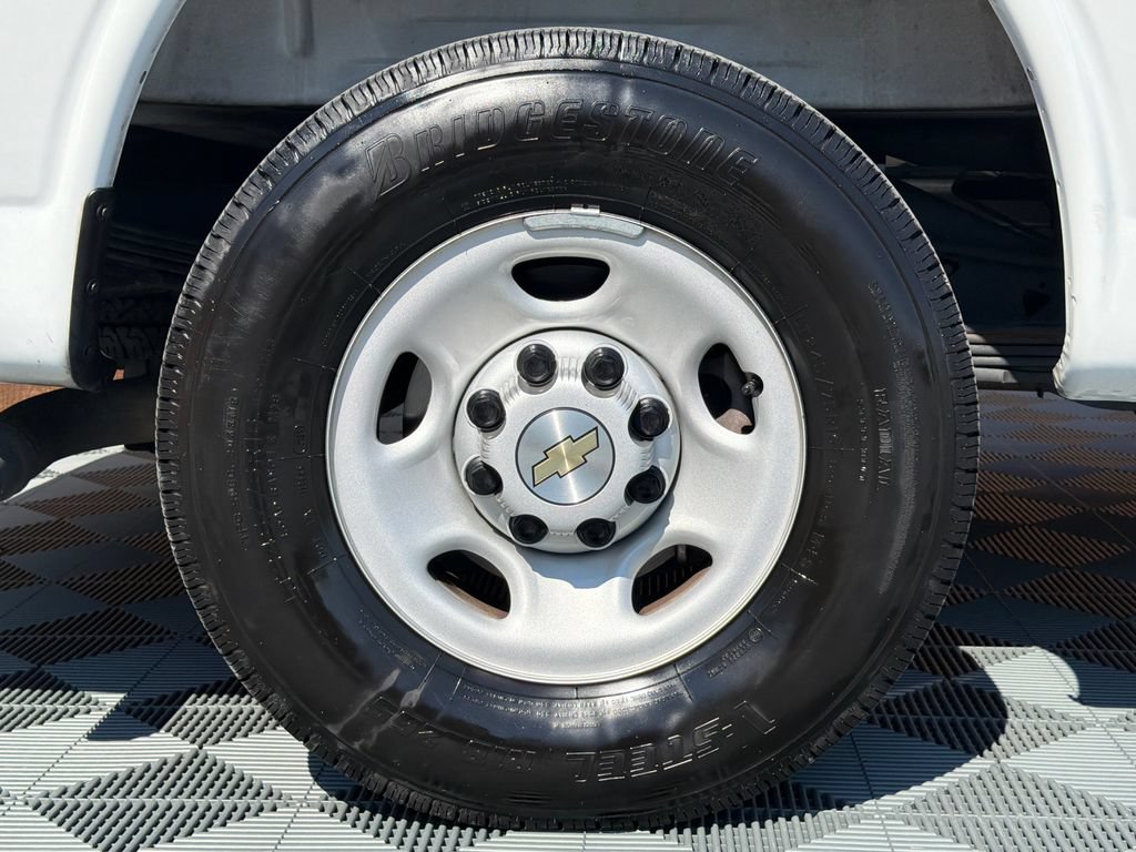 Used 2025 Chevrolet Express 3500 LS RWD image 19