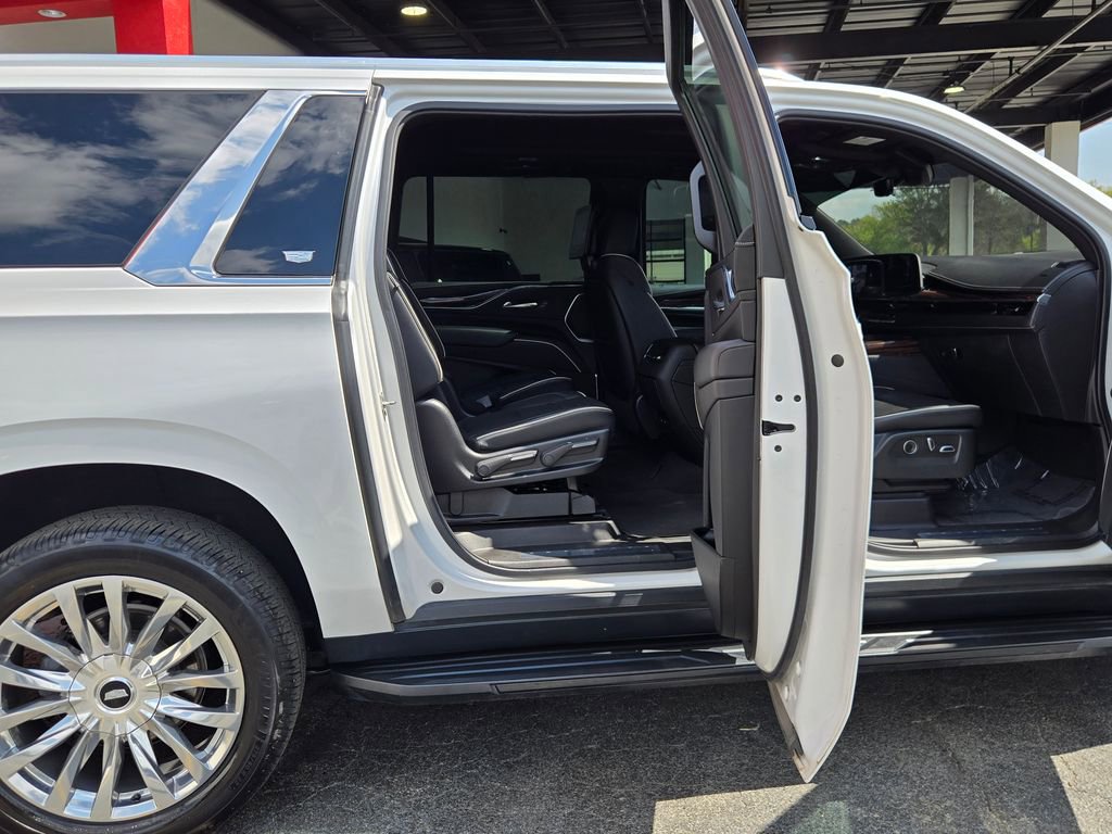 Used 2021 Cadillac Escalade ESV Premium Luxury image 18