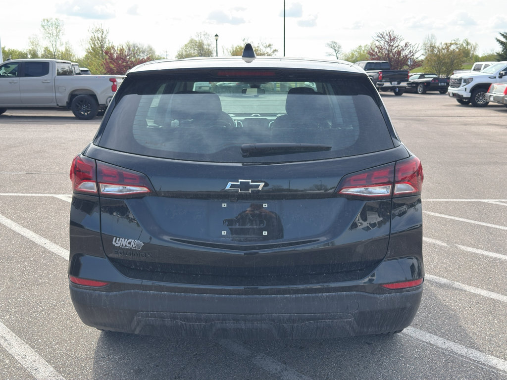 Used 2023 Chevrolet Equinox LS w/ Midnight Edition FWD image 4