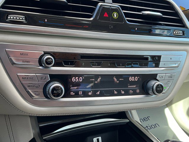 Used 2017 BMW 750i image 24