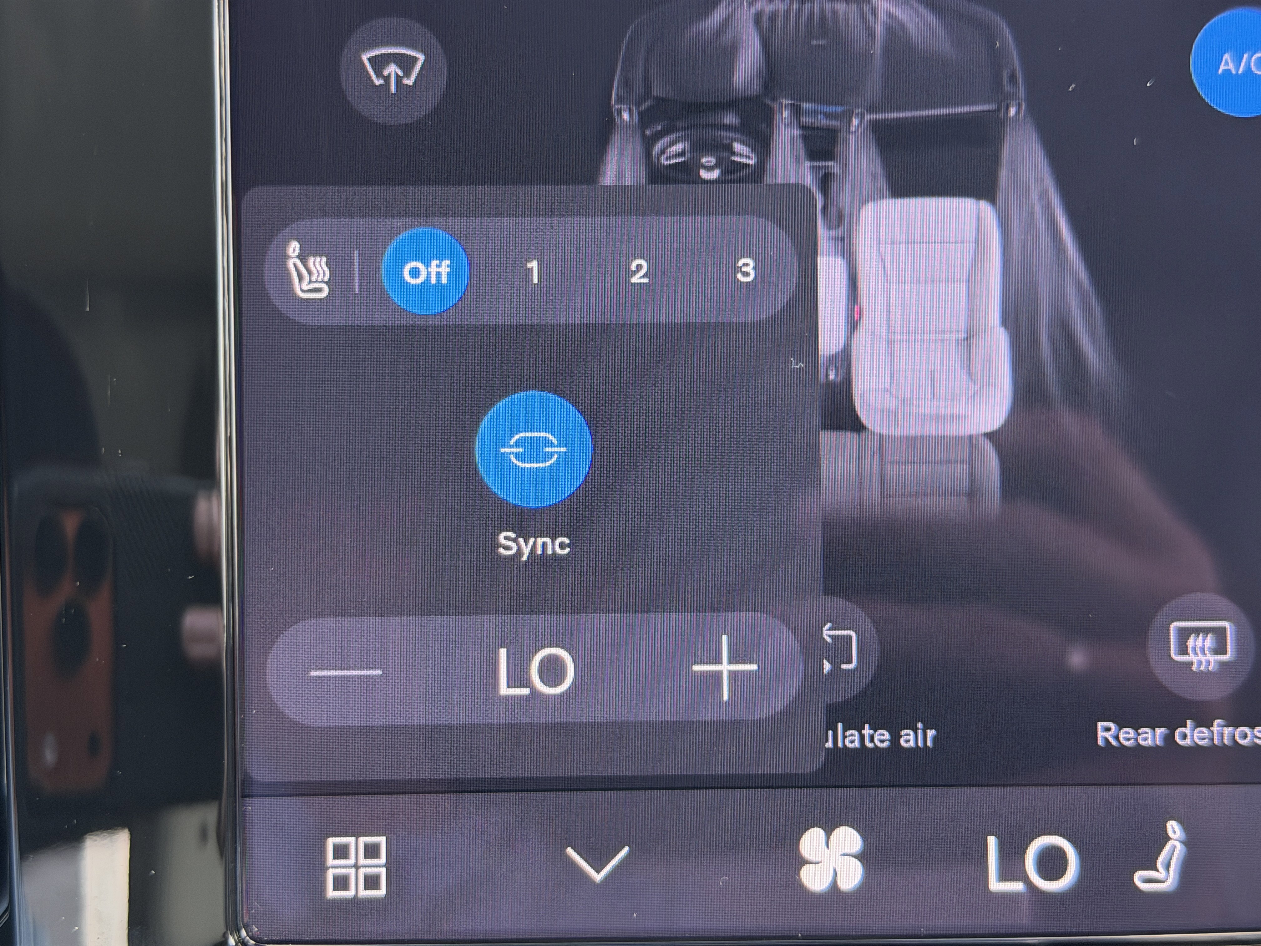 Certified 2023 Volvo XC40 B5 Plus w/ Protection Package Premier image 24