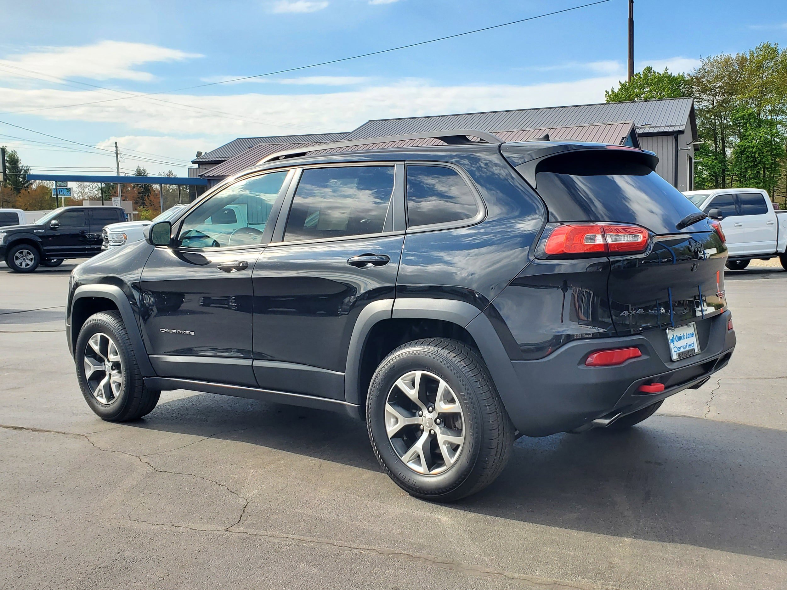 Used 2014 Jeep Cherokee Trailhawk AWD/4WD image 3
