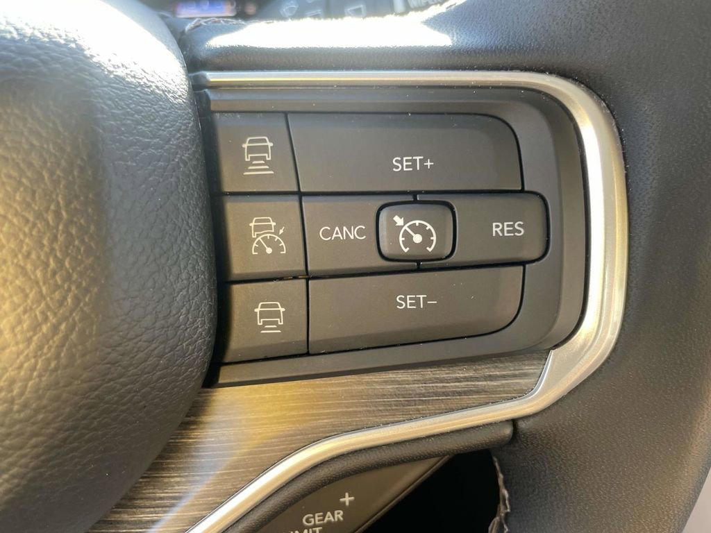 Certified 2024 Jeep Wagoneer L Series II w/ Flexible Seating Group image 33