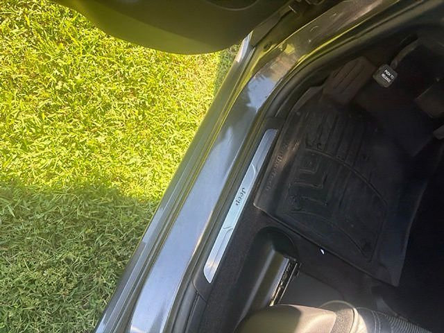 Used 2019 Jeep Grand Cherokee Overland AWD/4WD image 15