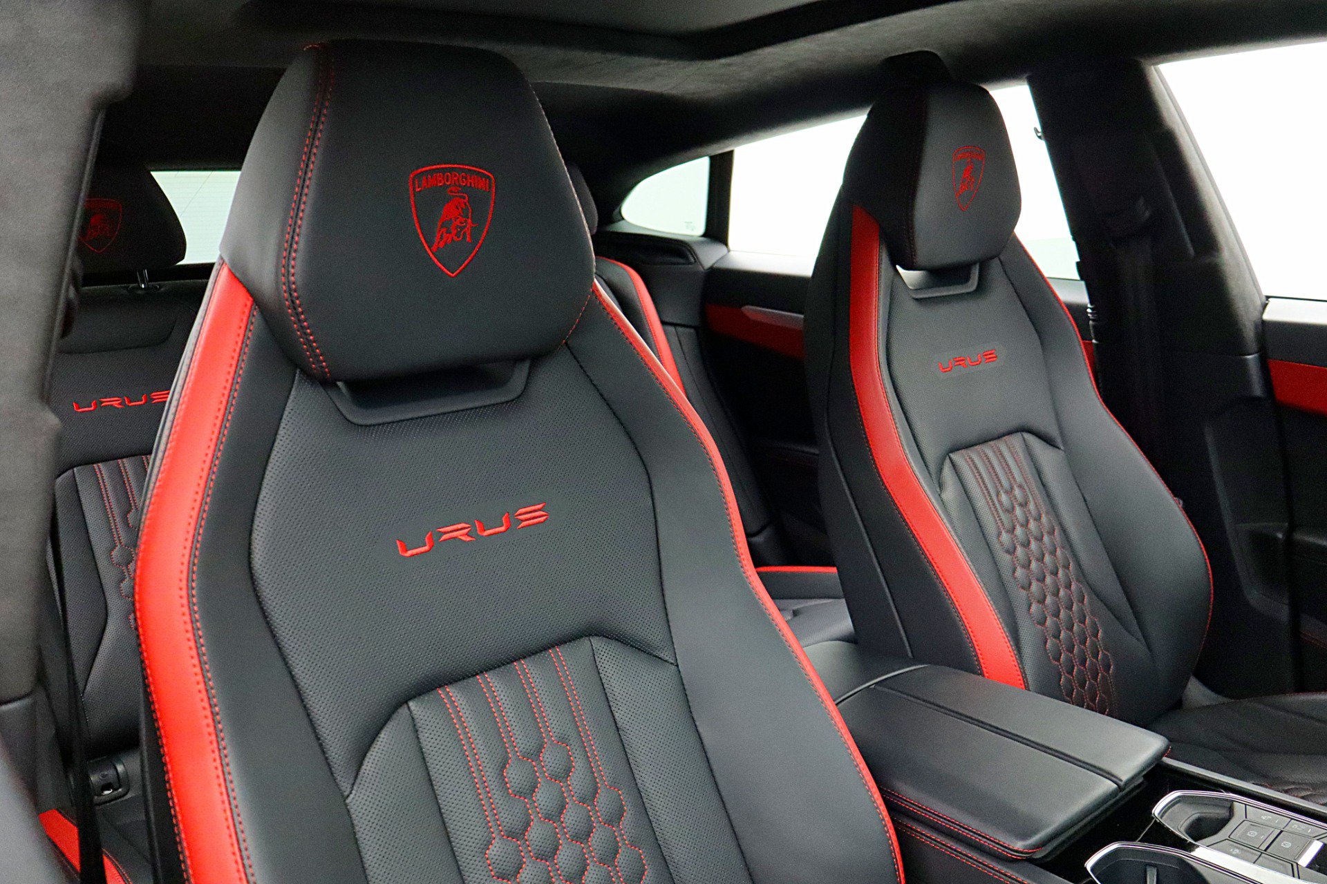 Used 2024 Lamborghini Urus S AWD/4WD image 30