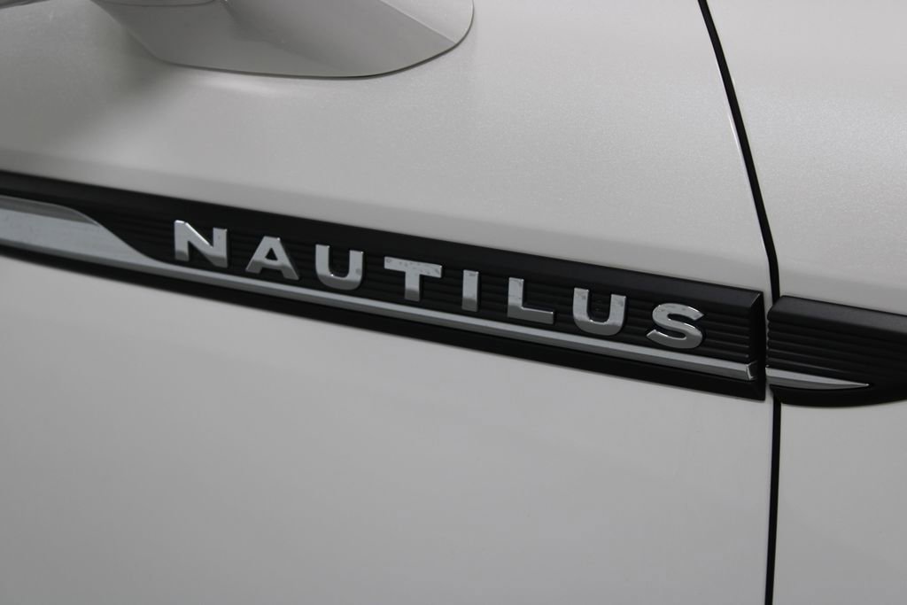 Used 2022 Lincoln Nautilus AWD w/ Premium Package image 12