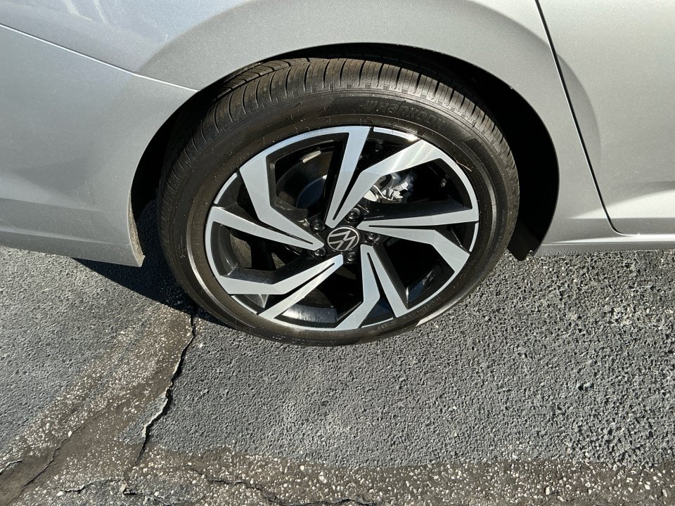 Certified 2026 Volkswagen Jetta SEL FWD image 22