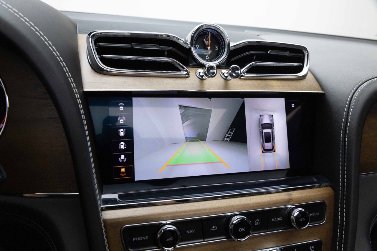 Used 2023 Bentley Bentayga Extended Wheelbase AWD/4WD image 36