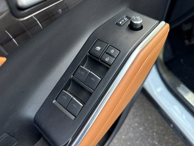 Used 2023 Toyota Highlander Platinum image 25