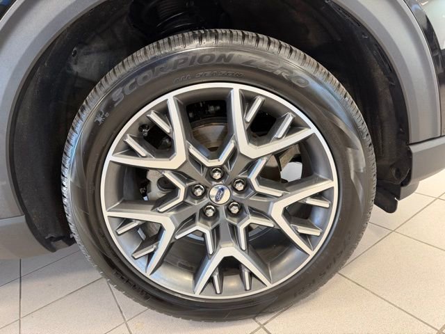 Used 2025 Ford Explorer Platinum w/ Ultimate Package AWD/4WD image 43