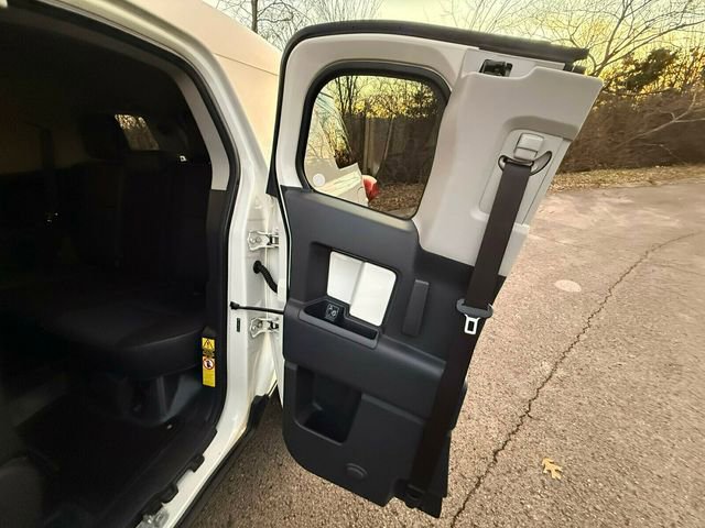 Used 2011 Toyota FJ Cruiser 4WD image 40