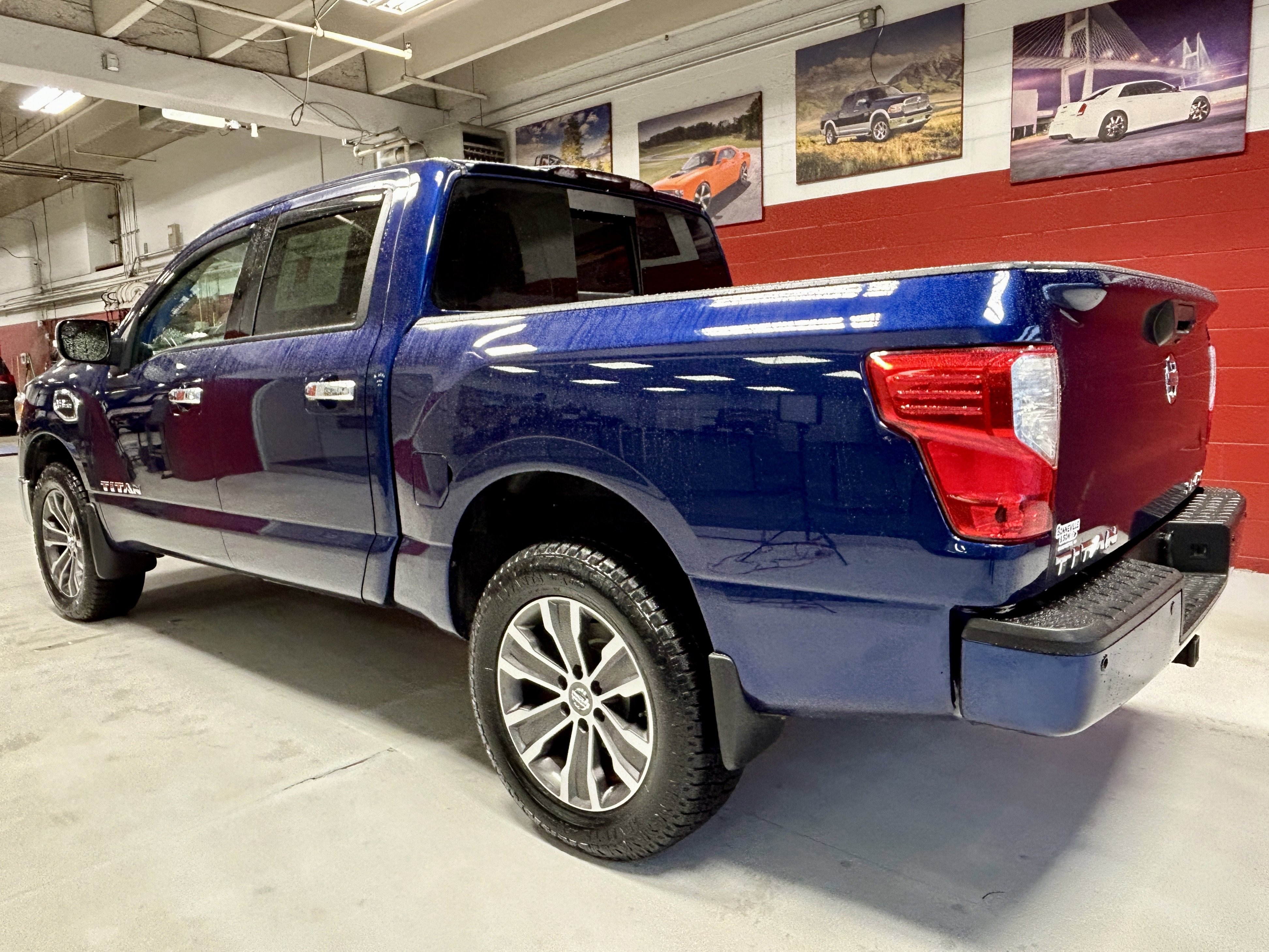 Used 2017 Nissan Titan SL image 8