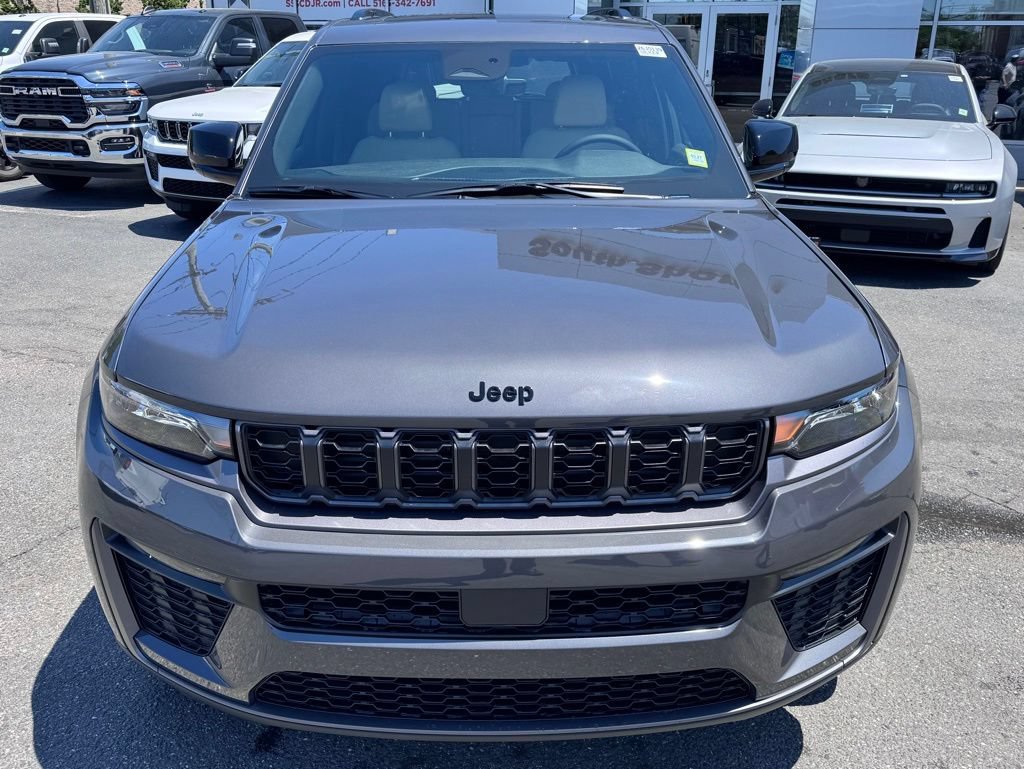New 2026 Jeep Grand Cherokee Limited w/ Limited Altitude Package AWD/4WD image 2
