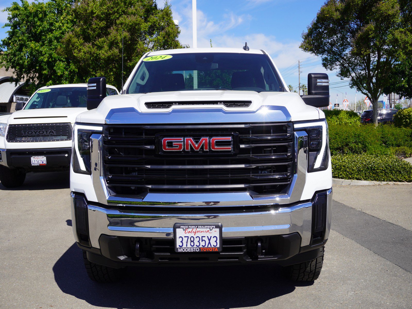 Used 2024 GMC Sierra 2500 Pro w/ Convenience Package image 6