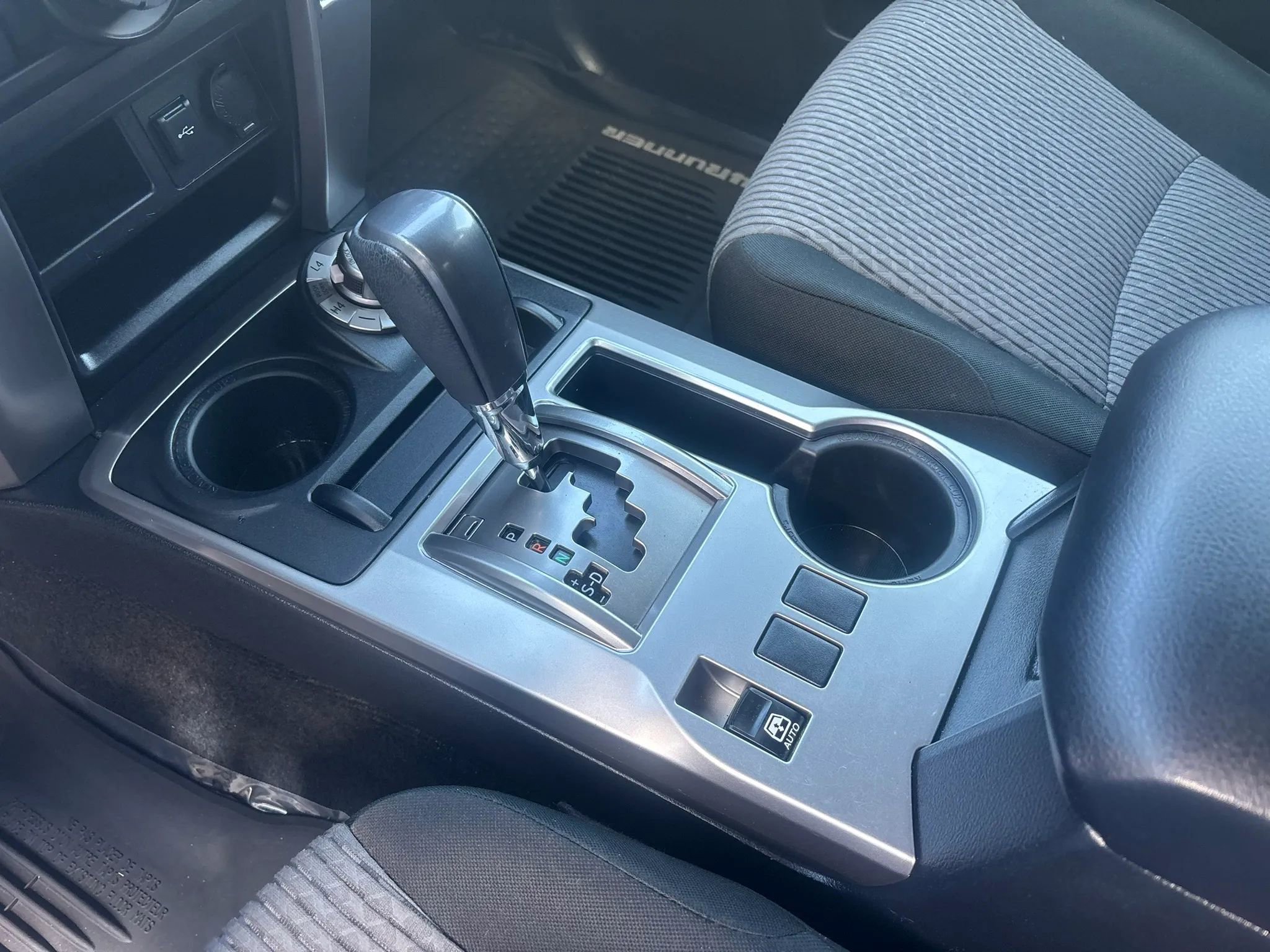 Used 2020 Toyota 4Runner SR5 AWD/4WD image 16