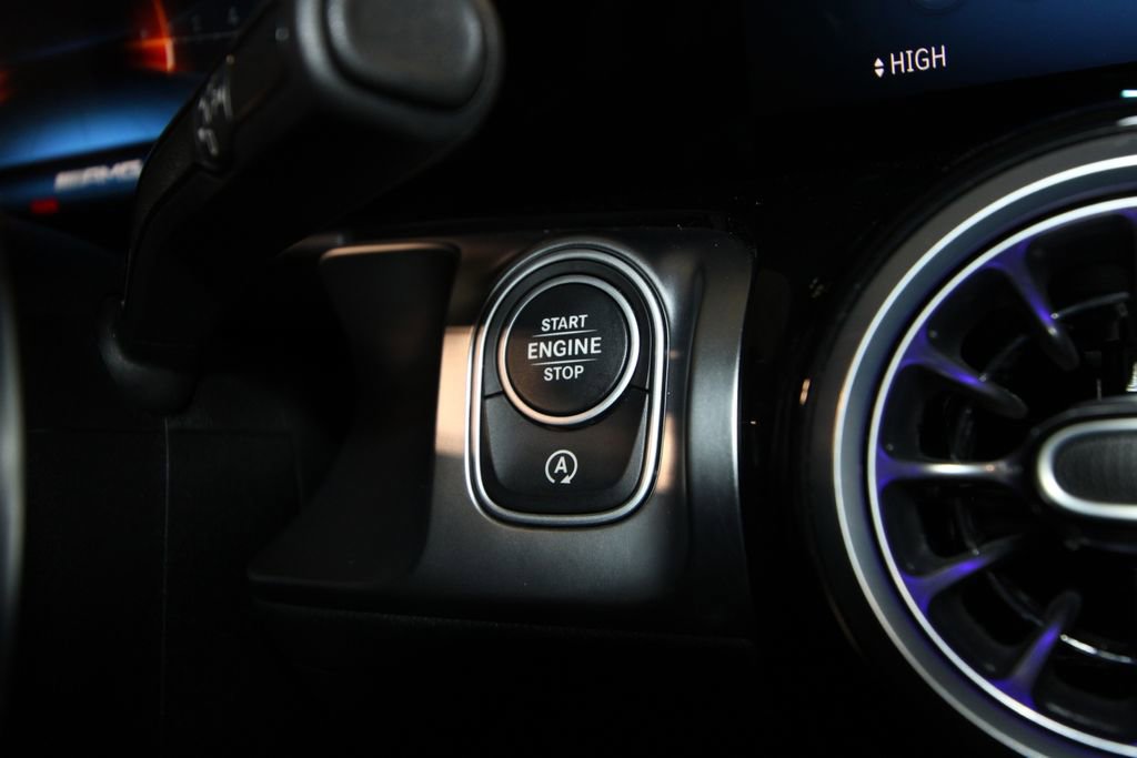 Used 2025 Mercedes-Benz GLB 35 AMG 4MATIC image 12