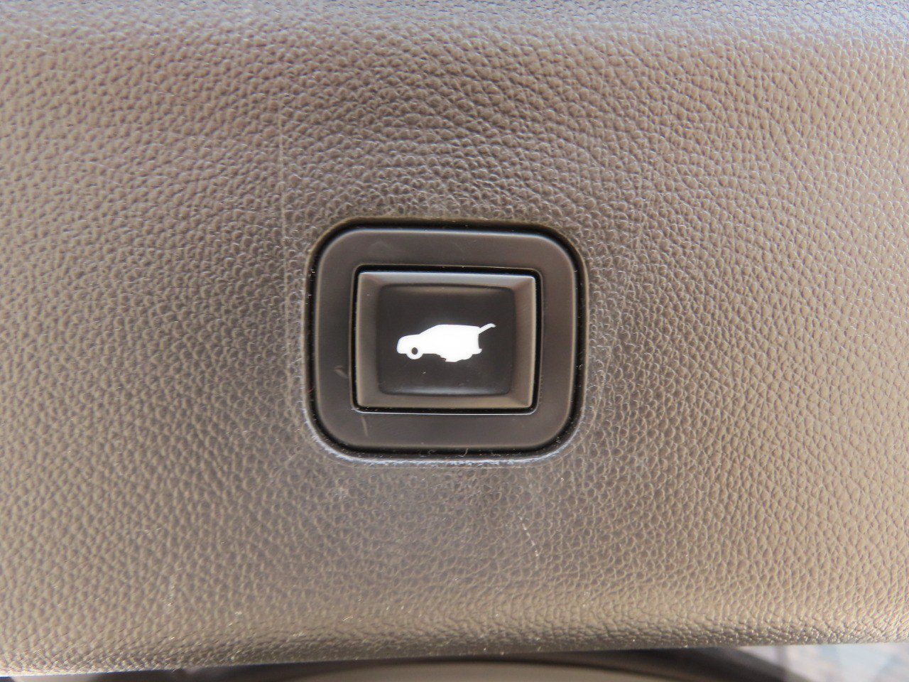 Used 2019 Buick Enclave Essence AWD/4WD image 13