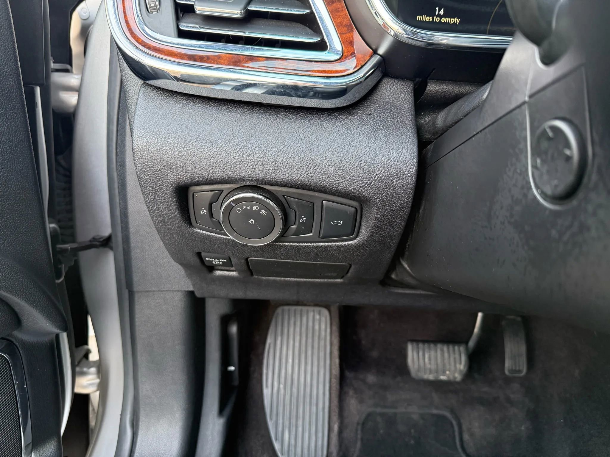 Used 2017 Lincoln Continental Select w/ Climate Package image 27