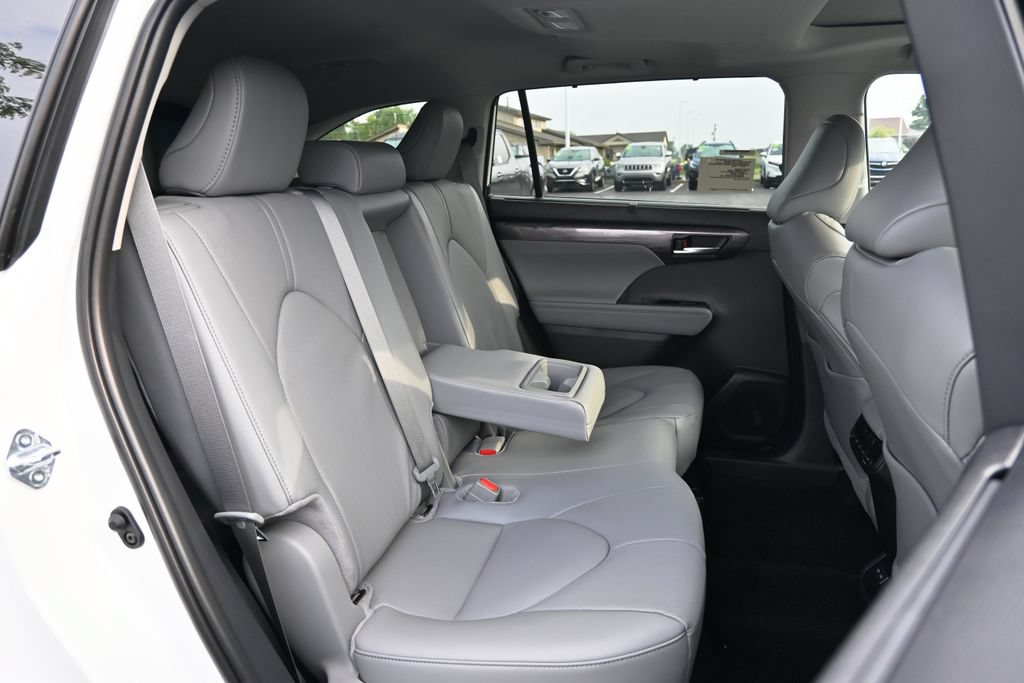 New 2026 Toyota Highlander Limited AWD/4WD image 18