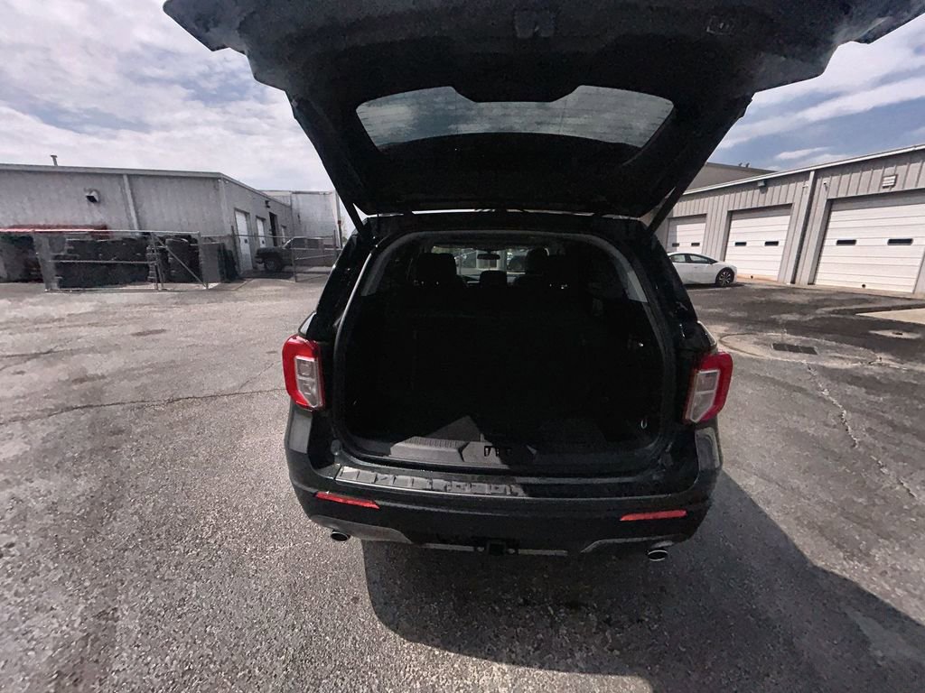 Used 2023 Ford Explorer XLT w/ Equipment Group 202A AWD/4WD image 31