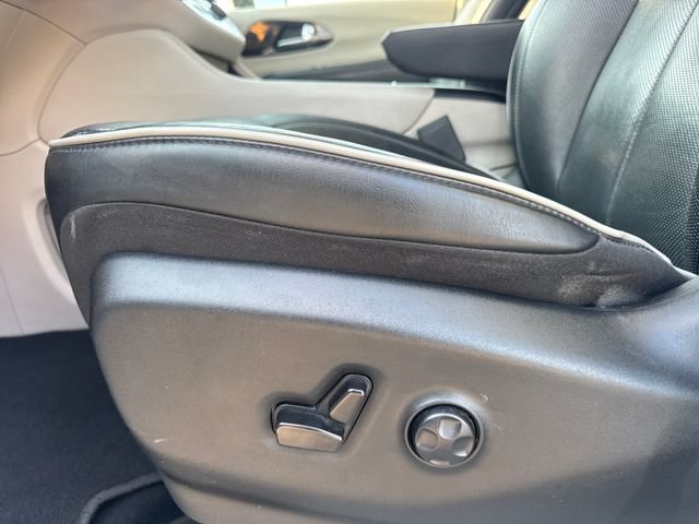 Used 2023 Chrysler Pacifica Limited FWD image 21