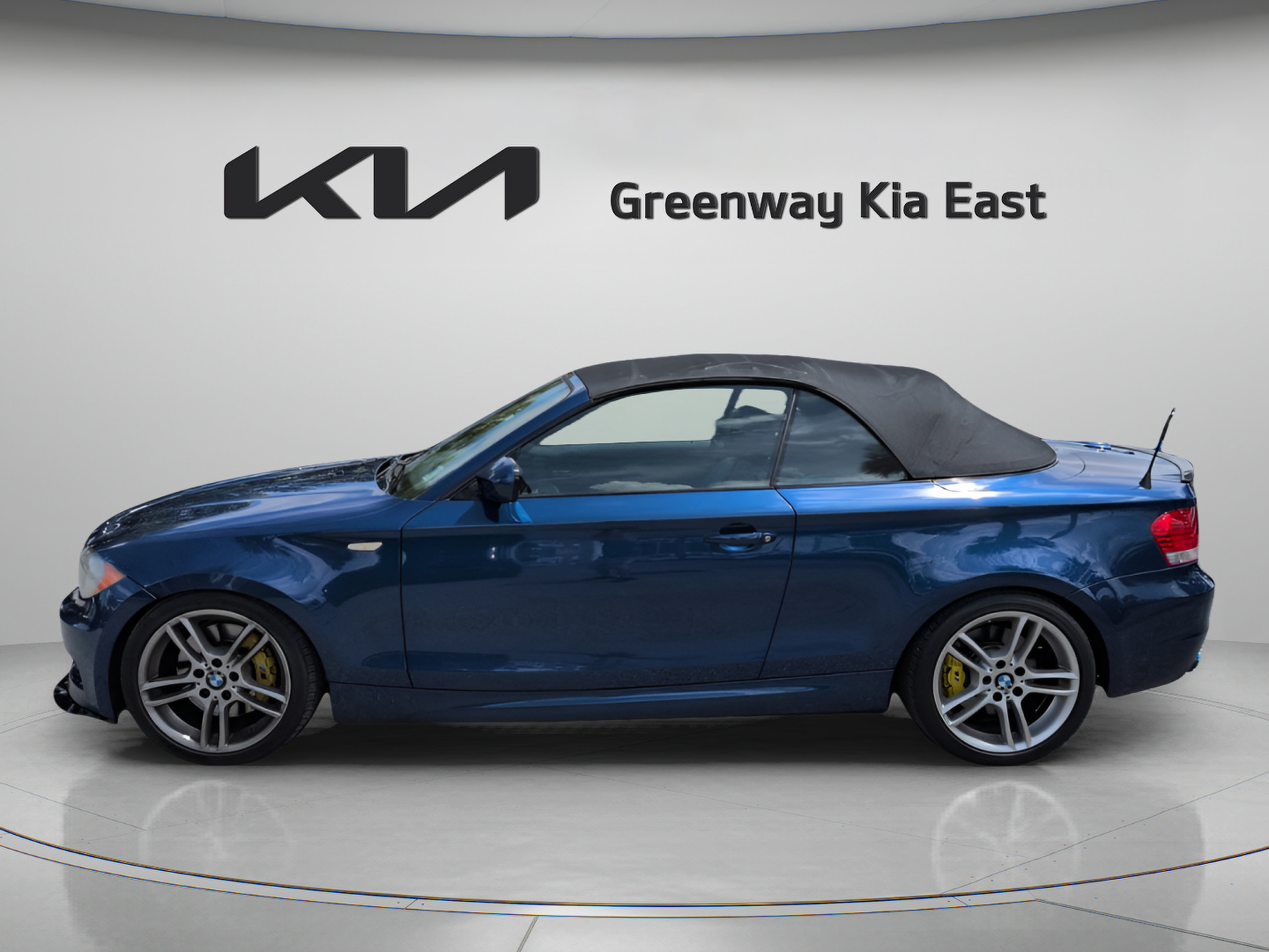 Used 2011 BMW 135i Convertible w/ Premium Pkg RWD image 9