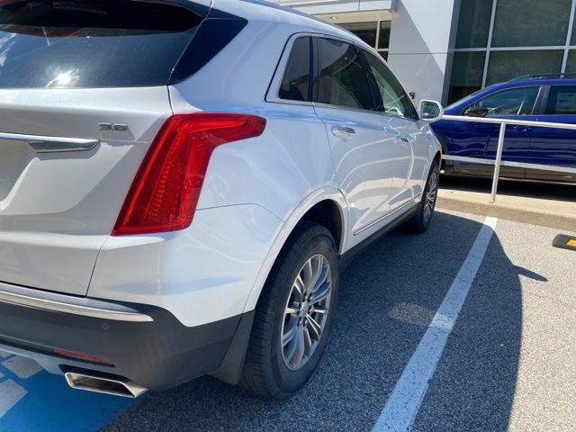 Used 2018 Cadillac XT5 Luxury w/ Driver Awareness Package AWD/4WD image 12
