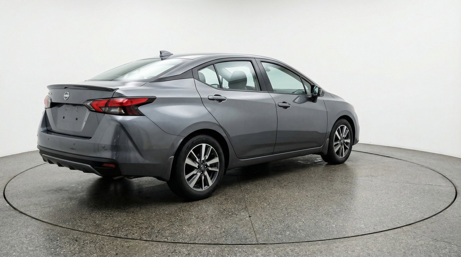 Used 2025 Nissan Versa SV image 9