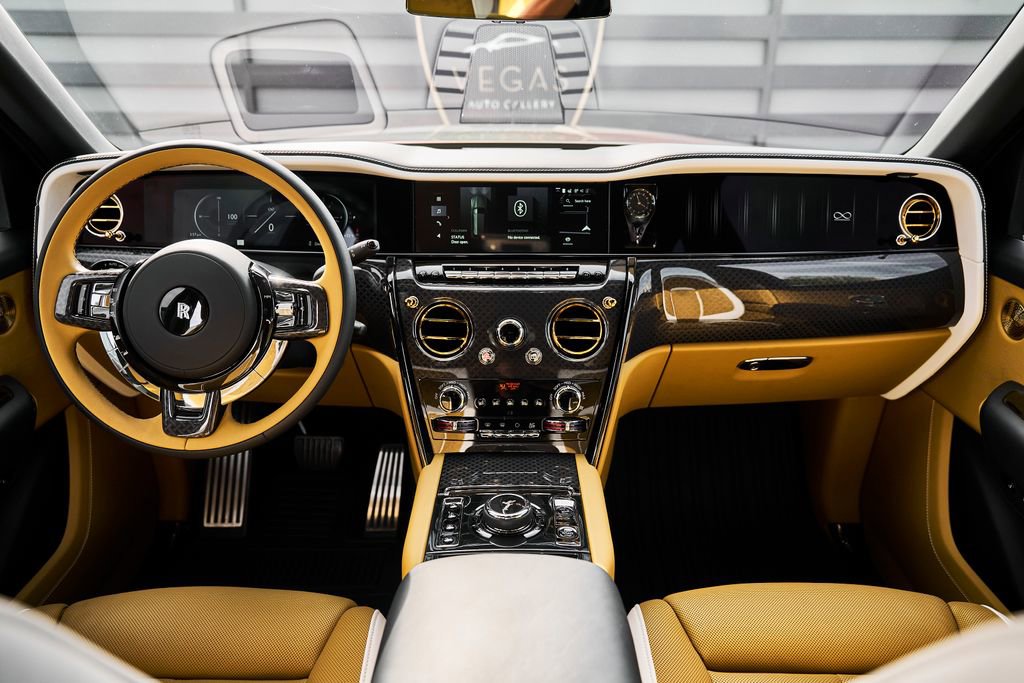 Used 2026 Rolls-Royce Cullinan Black Badge image 55