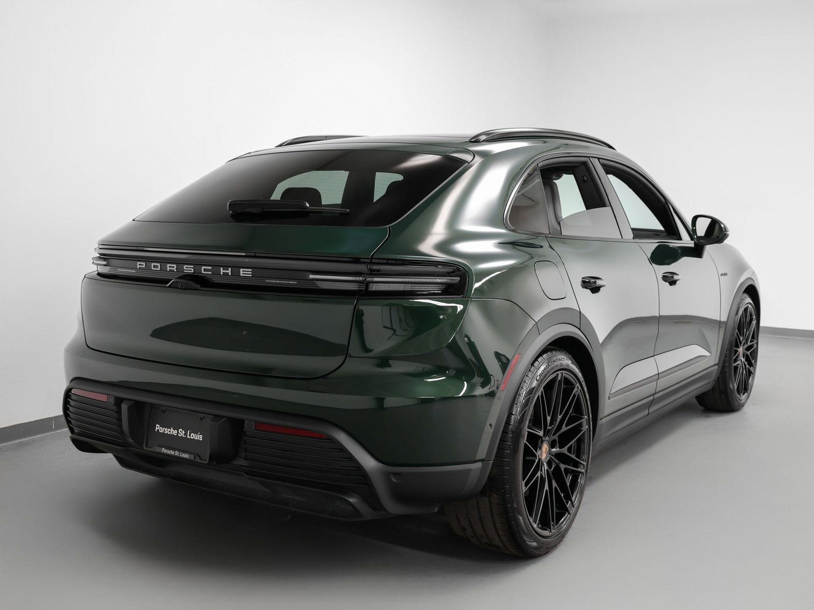 New 2025 Porsche Macan 4S Electric image 12