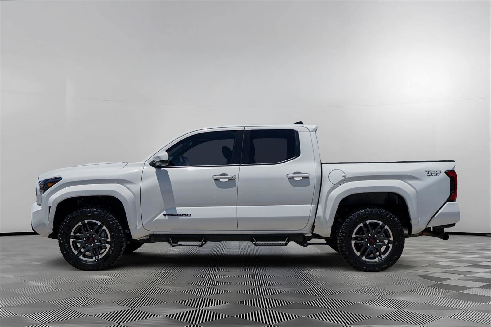 Used 2025 Toyota Tacoma TRD Sport AWD/4WD image 7