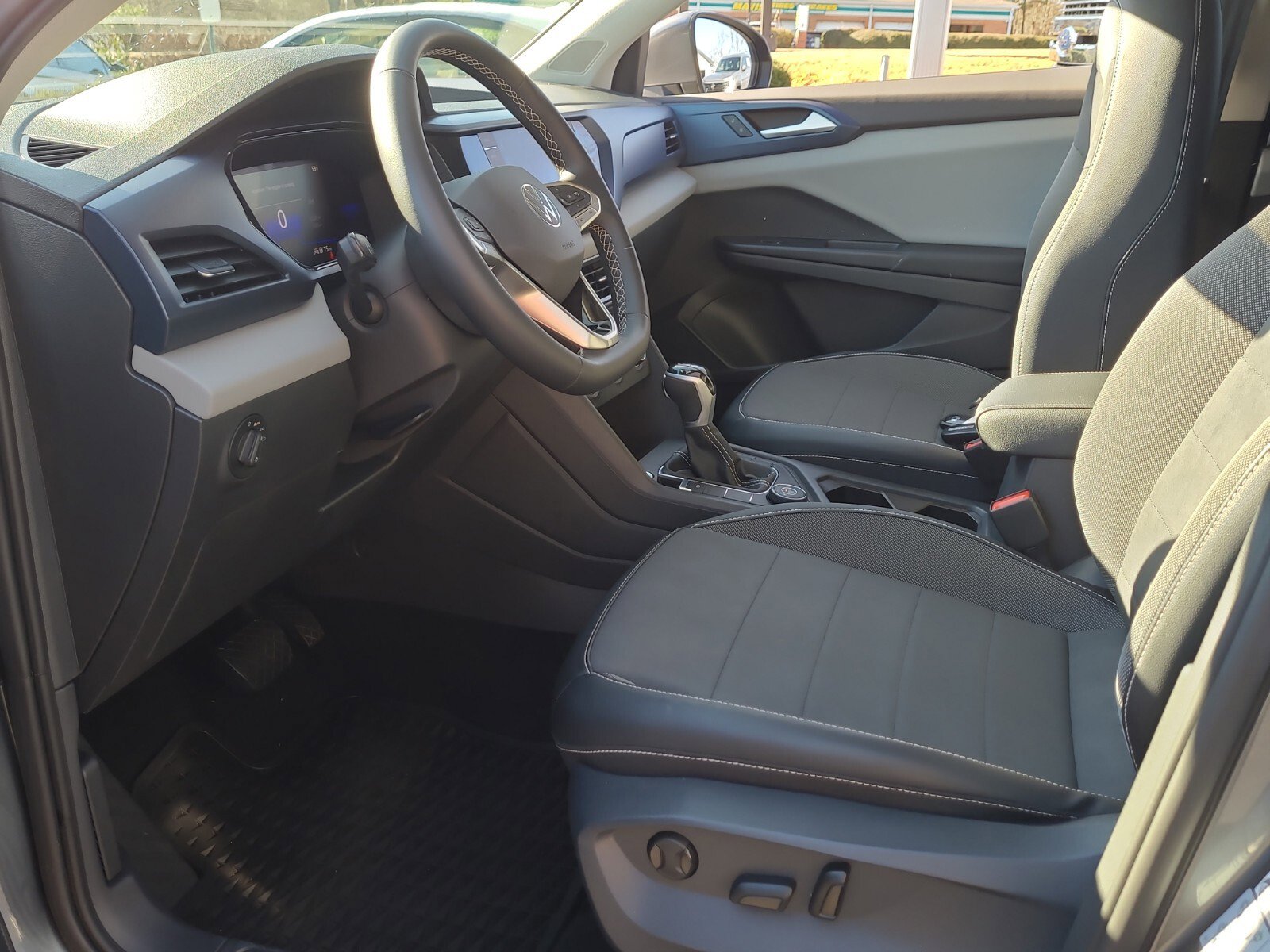 Used 2022 Volkswagen Taos SE image 14