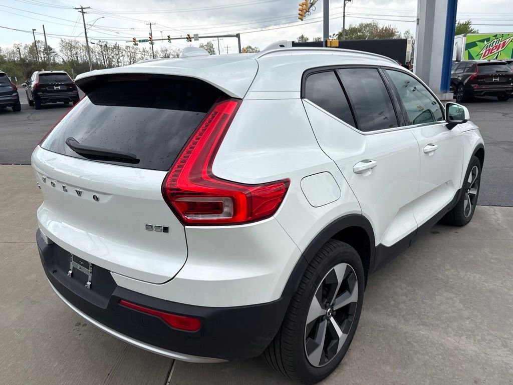 Used 2025 Volvo XC40 B5 Core AWD/4WD image 7
