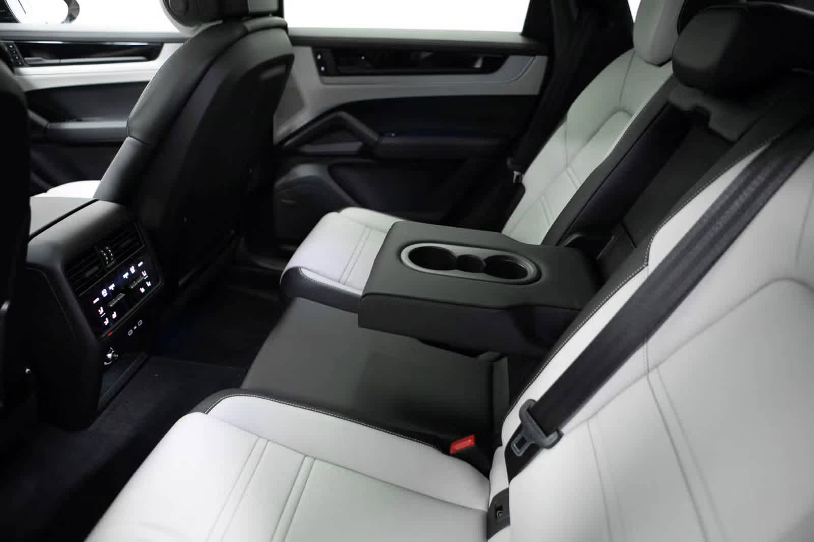 Certified 2026 Porsche Cayenne Coupe AWD/4WD image 35