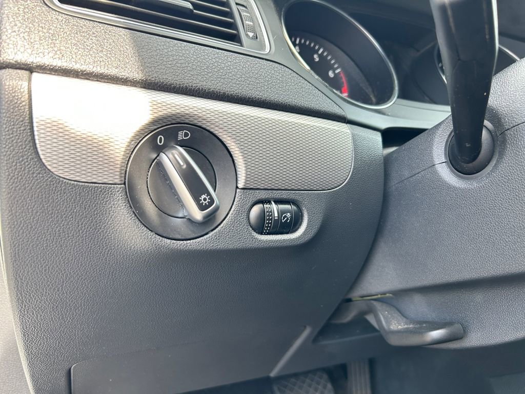 Used 2017 Volkswagen Jetta SE FWD image 18