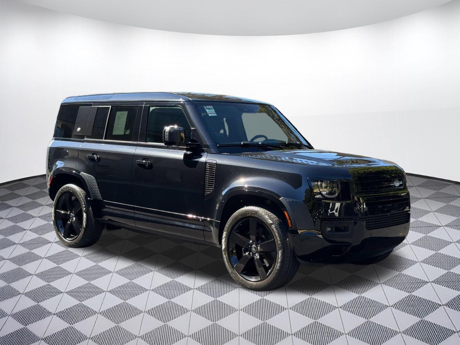Used 2024 Land Rover Defender 110 V8 AWD/4WD image 7