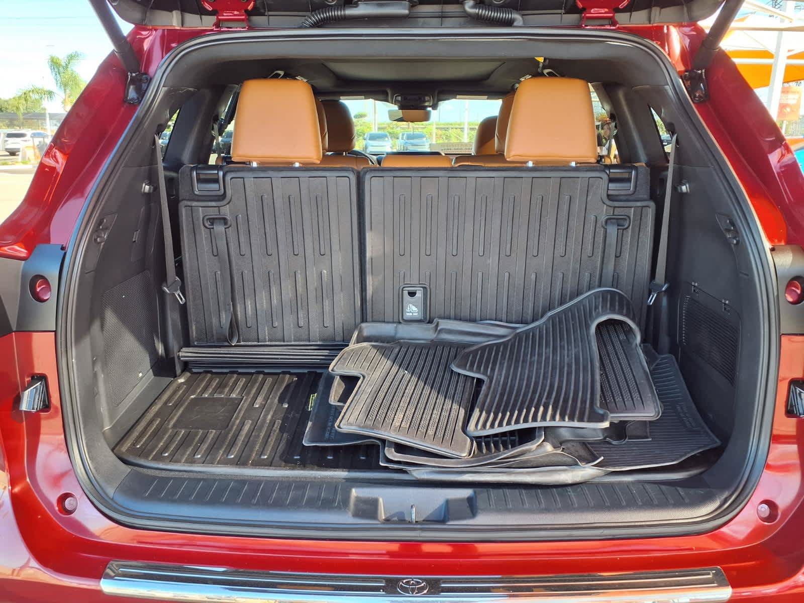 Used 2024 Toyota Highlander Platinum AWD/4WD image 9