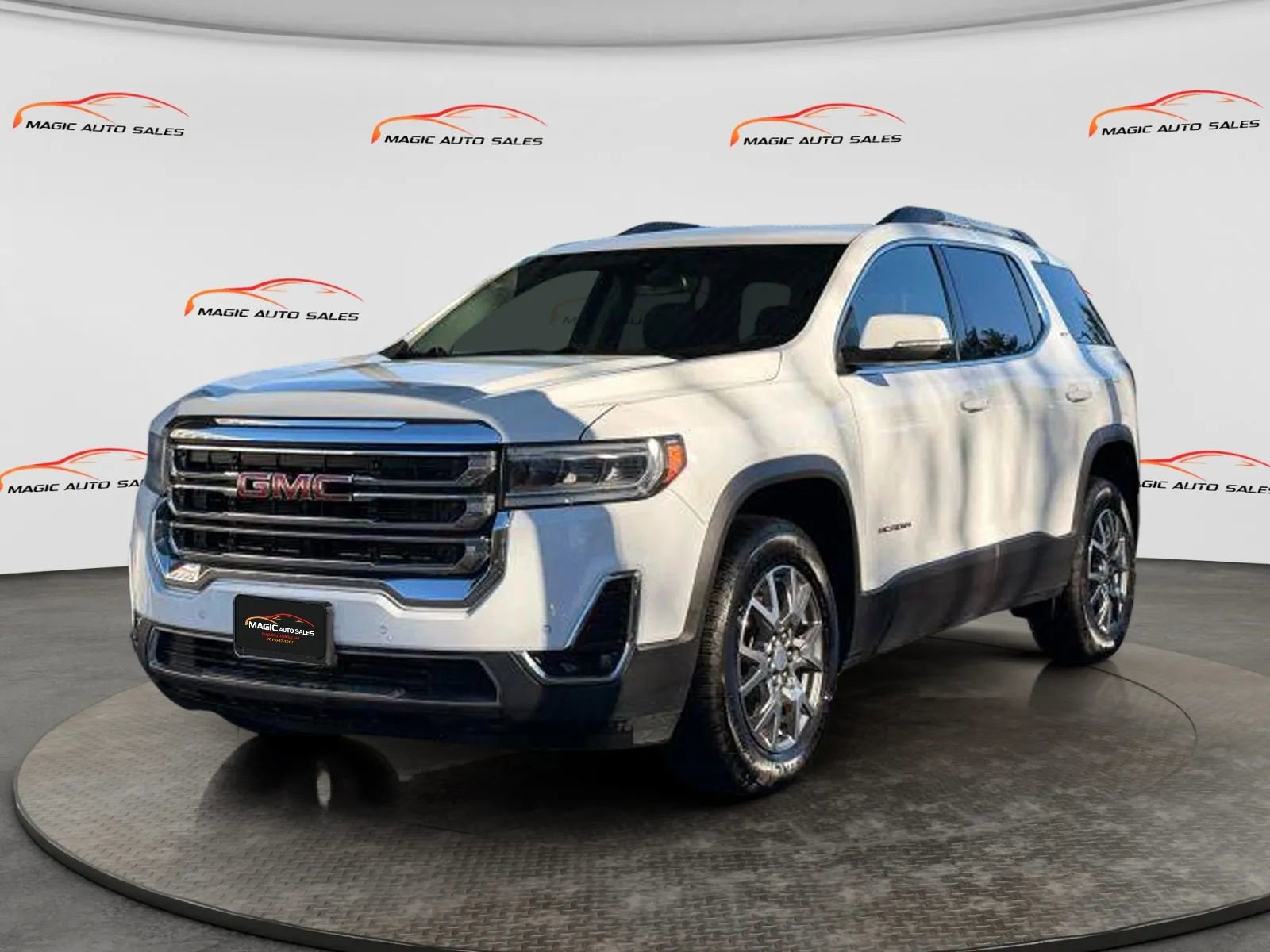 Used 2022 GMC Acadia SLT w/ LPO, Floor Liner Package image 2