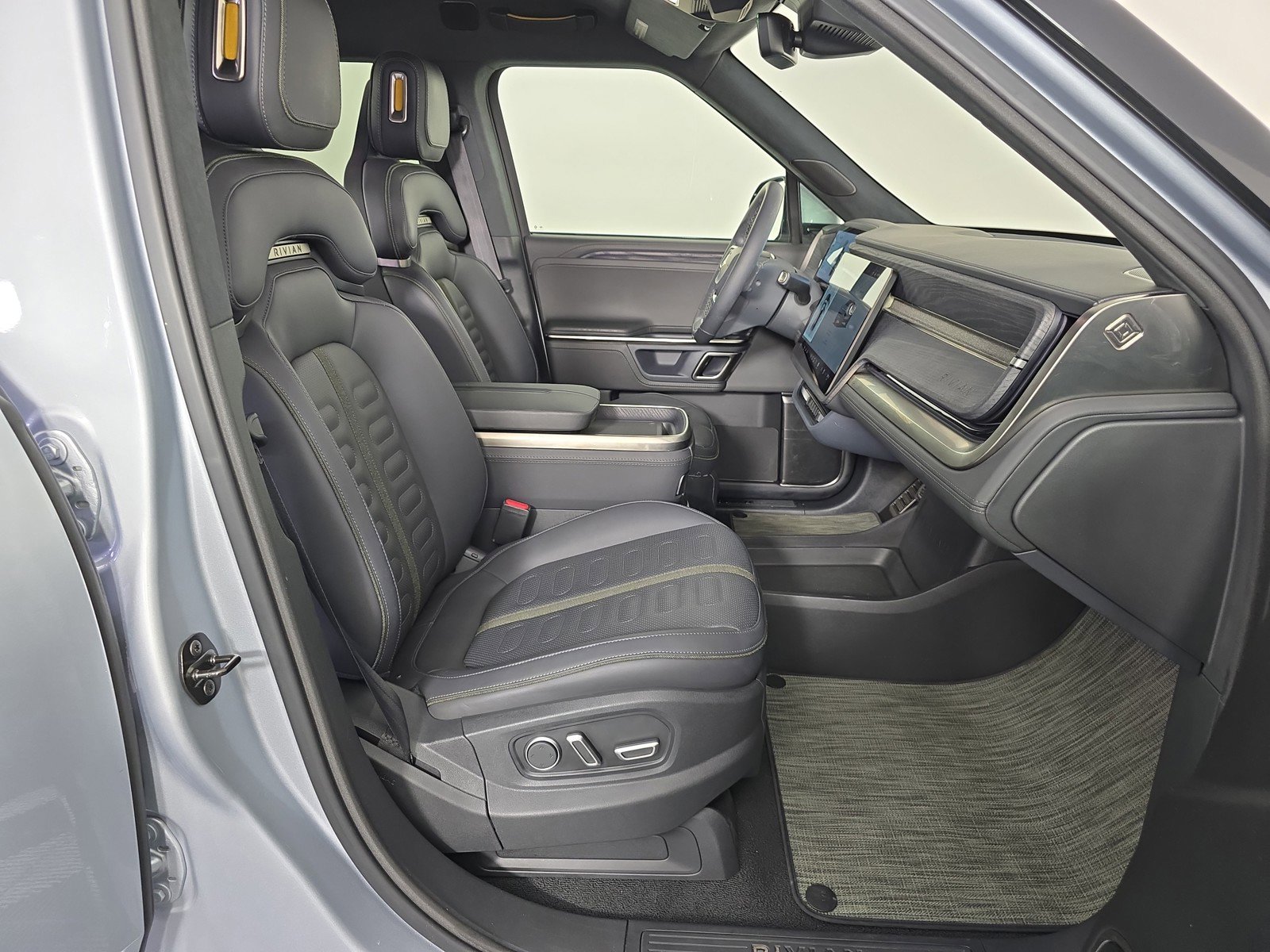 Used 2024 Rivian R1T Adventure image 23