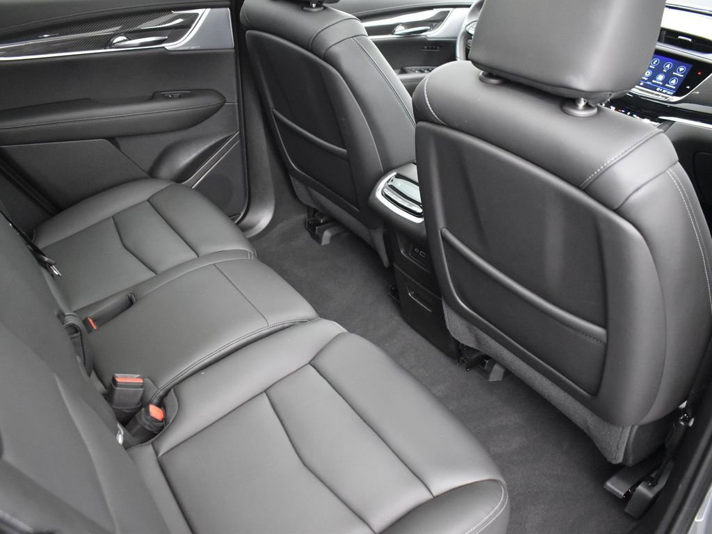 Used 2024 Cadillac XT6 Sport w/ LPO, ONYX Package image 29