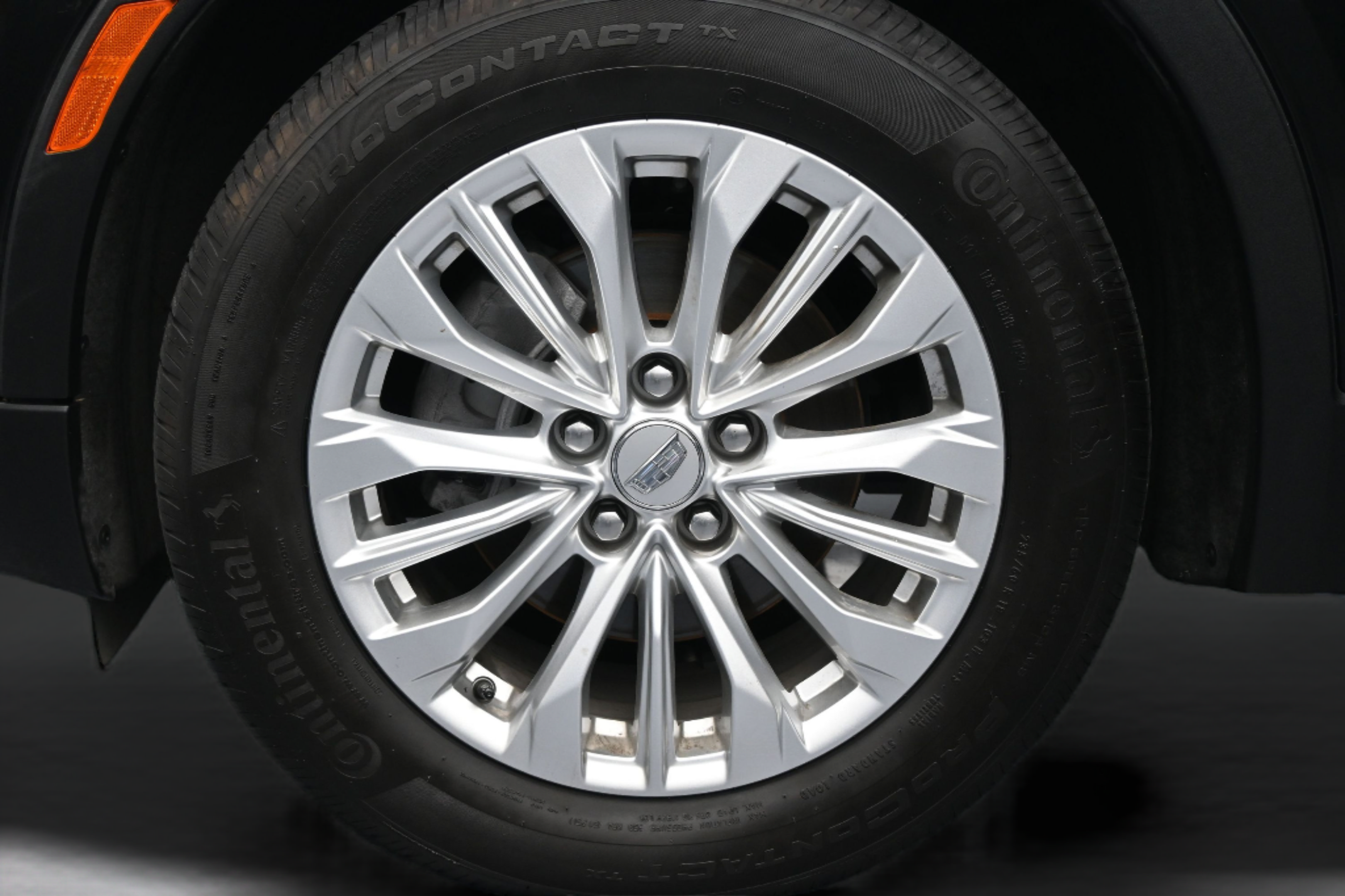 Used 2024 Cadillac XT4 Luxury w/ Cold Weather Package FWD image 10