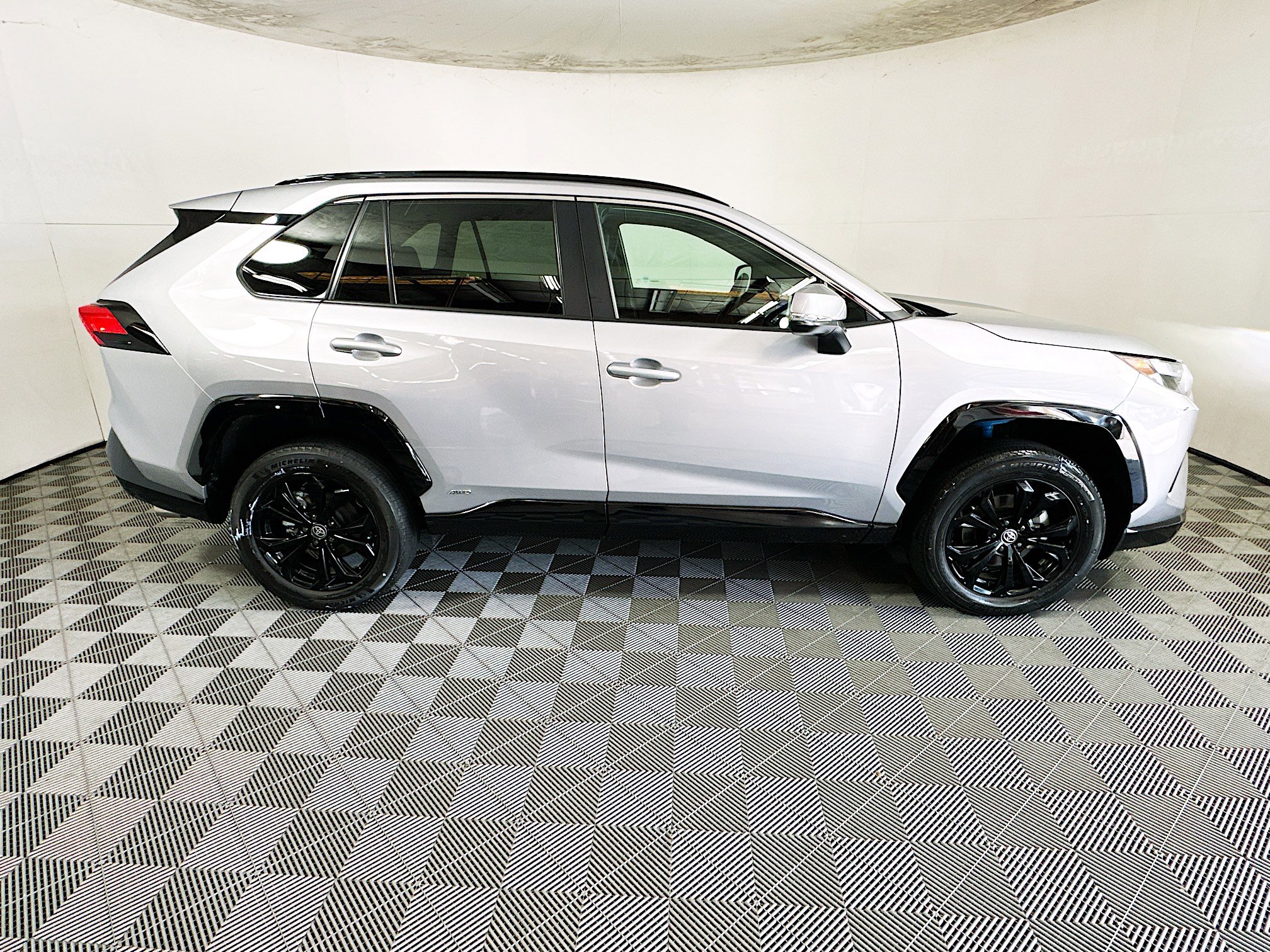 Used 2023 Toyota RAV4 SE AWD/4WD image 2