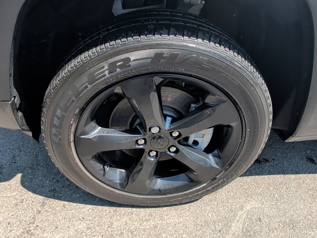 Used 2023 Jeep Grand Cherokee L Laredo AWD/4WD image 9