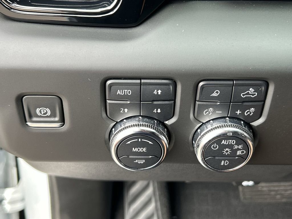 Used 2025 GMC Sierra 1500 AT4 w/ AT4 Premium Package AWD/4WD image 18