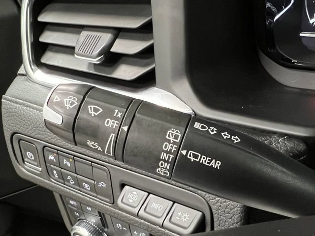 Used 2022 GMC Yukon XL Denali w/ Advanced Technology Package AWD/4WD image 29