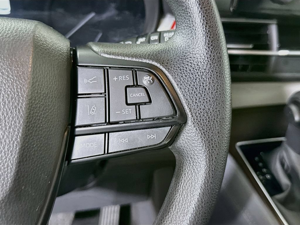 Certified 2024 Toyota Sienna LE FWD image 21