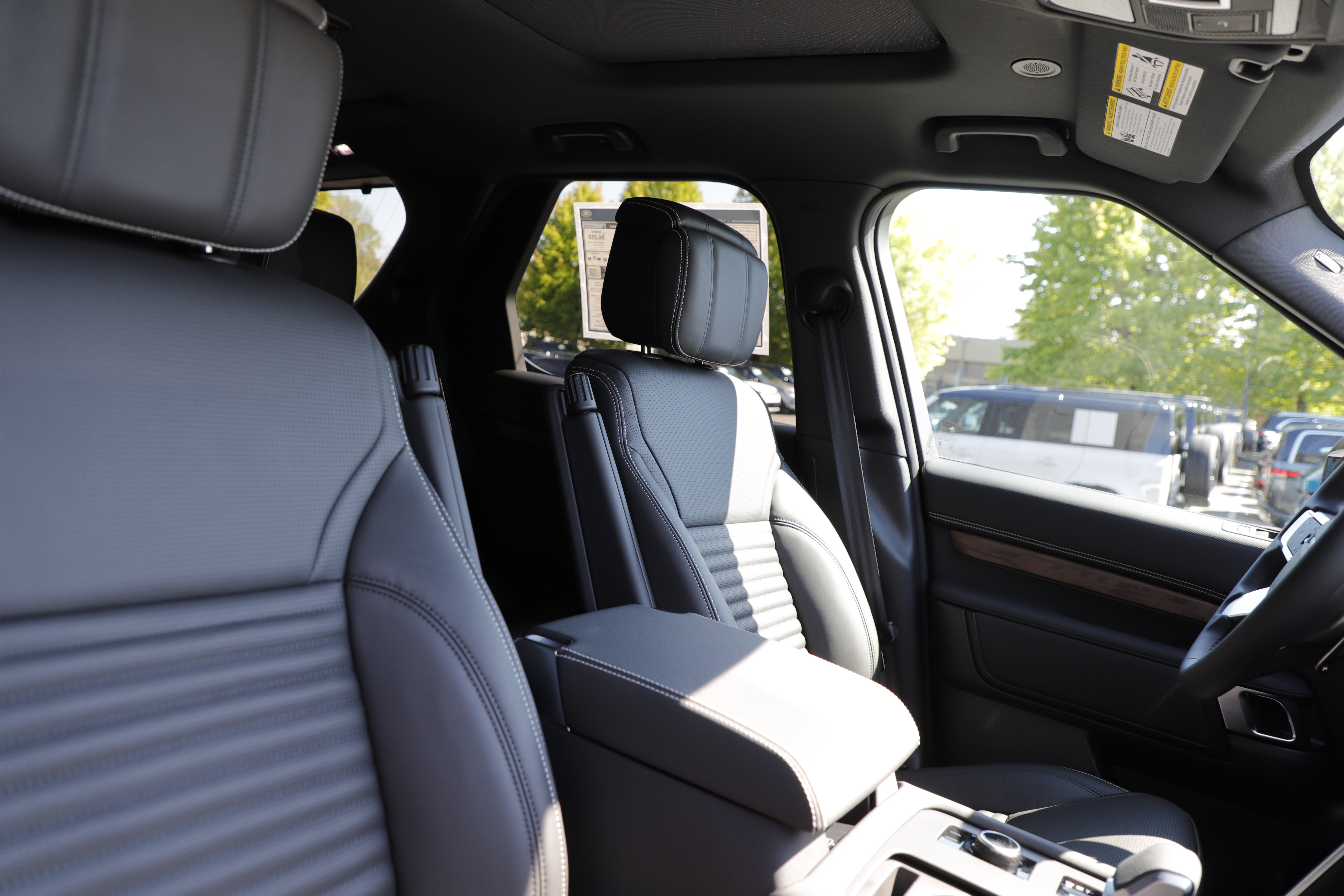 New 2026 Land Rover Discovery Dynamic SE AWD/4WD image 14