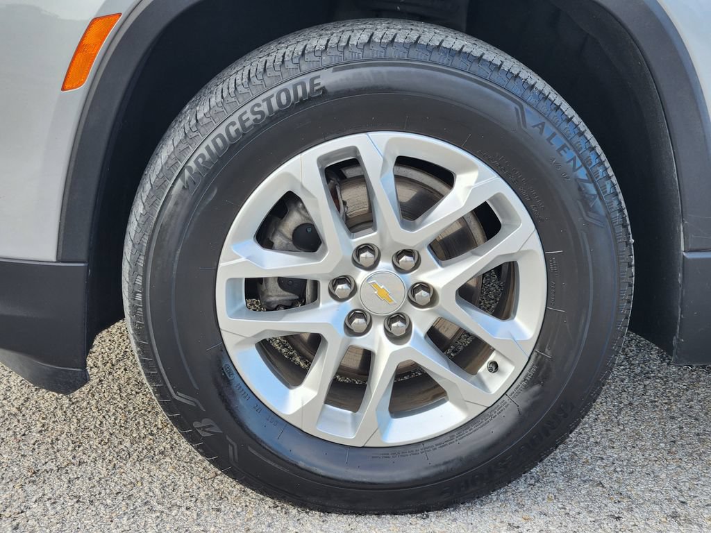 Used 2023 Chevrolet Traverse LS FWD image 10