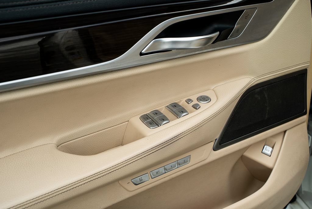 Used 2018 BMW 740i RWD image 19