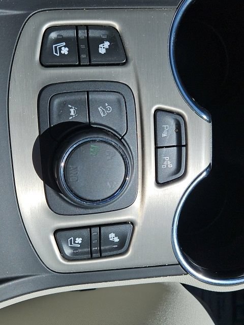 Used 2024 GMC Terrain Denali w/ Denali Premium Package AWD/4WD image 38